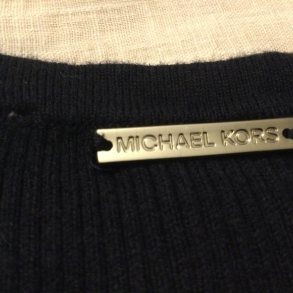 Michael Kors sz M black ribbed sweater with zipper on left shoulder - Picture 3 of 9